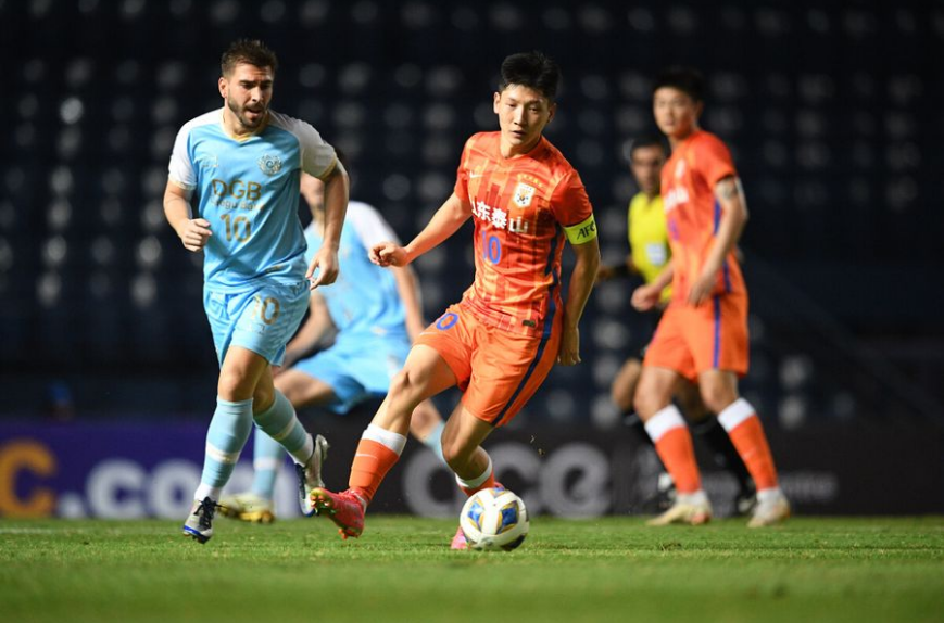 亚冠赛程吃紧,皇家马德里窗口期临场应变,媒体盛赞,团队化学反应显著 亚冠赛程吃紧,皇家马德里窗口期临场应变,媒体盛赞,团队化学反应显著