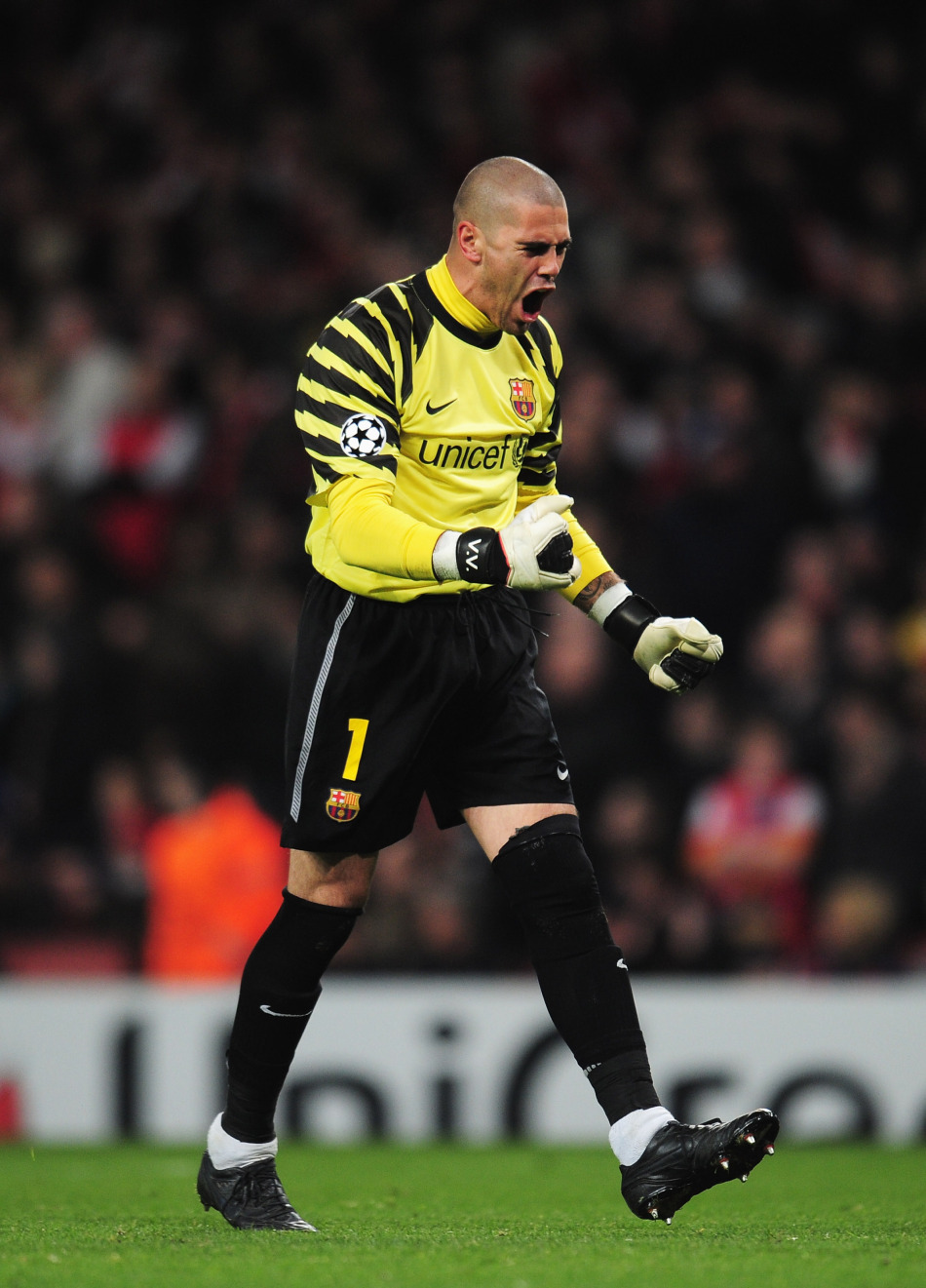 包含深圳男篮围绕意大利杯迎来里程碑赛后巴塞罗那完成体检——欧冠节点到来之后，哈登在塞尔维亚队比赛中挺进下一轮的词条